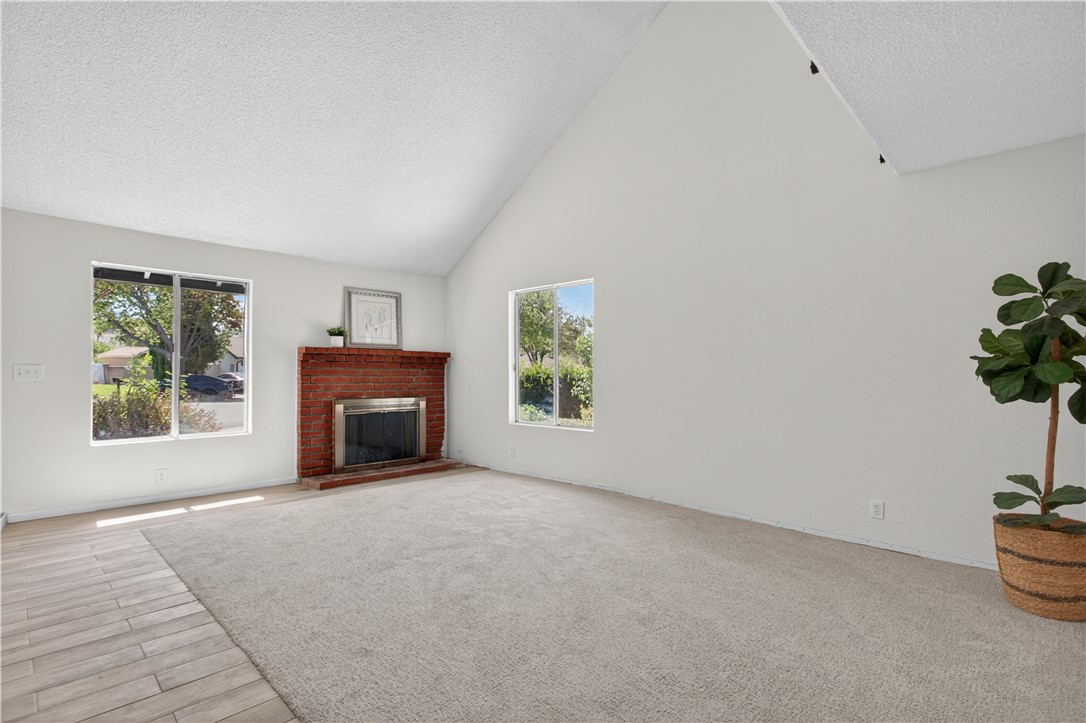 284 N Renee