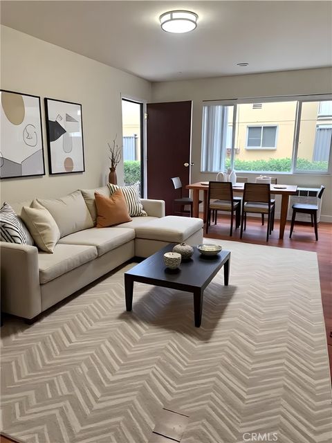 Photo of 127 S Oxford Avenue, Los Angeles, CA 90004 (MLS # TR25030490)