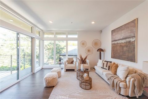 Photo of 709 E Walnut Street #420, Pasadena, CA 91101 (MLS # AR25276504)