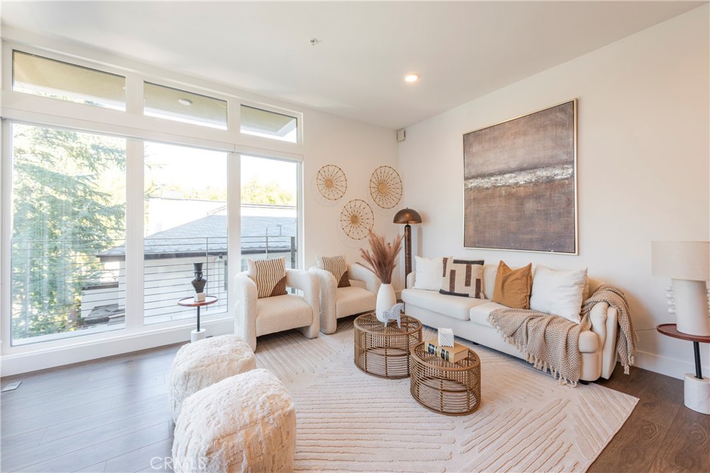 709 E Walnut Street 420