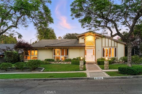 1210 Los Altos Avenue Long Beach CA 90815