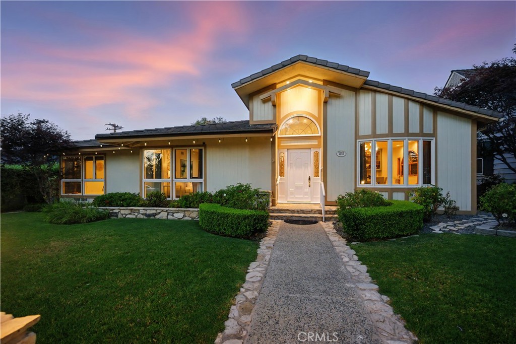 1210 Los Altos Avenue