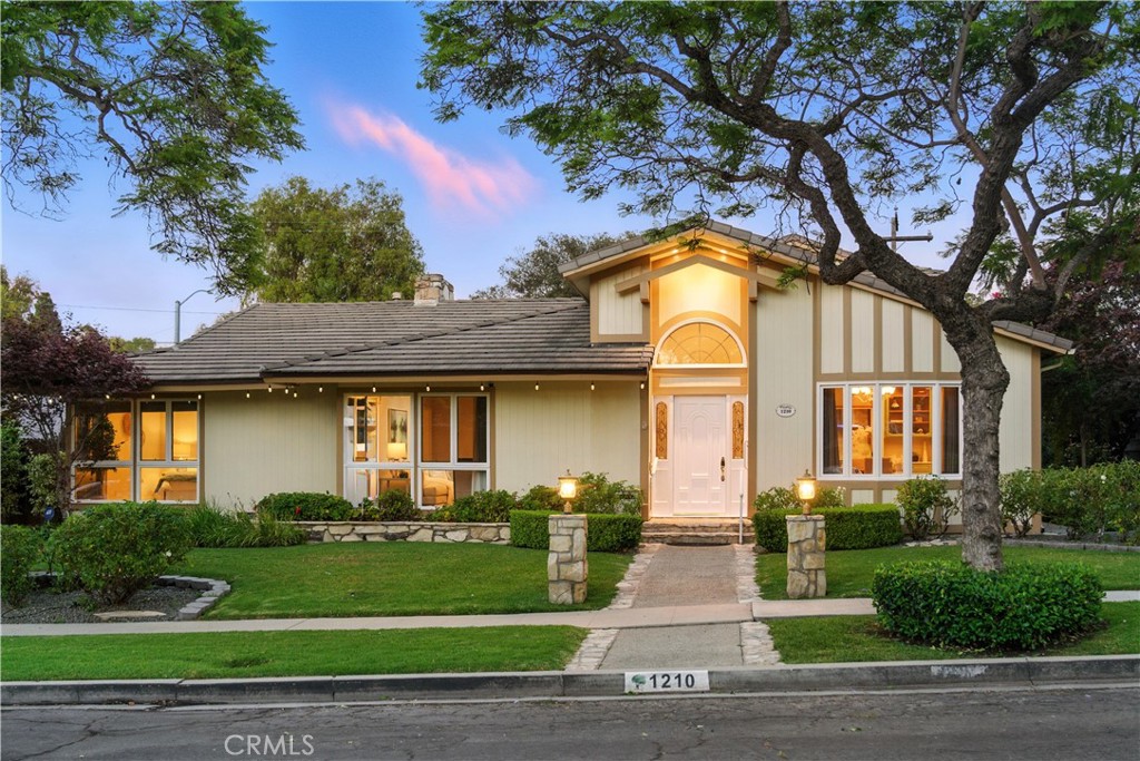 1210 Los Altos Avenue