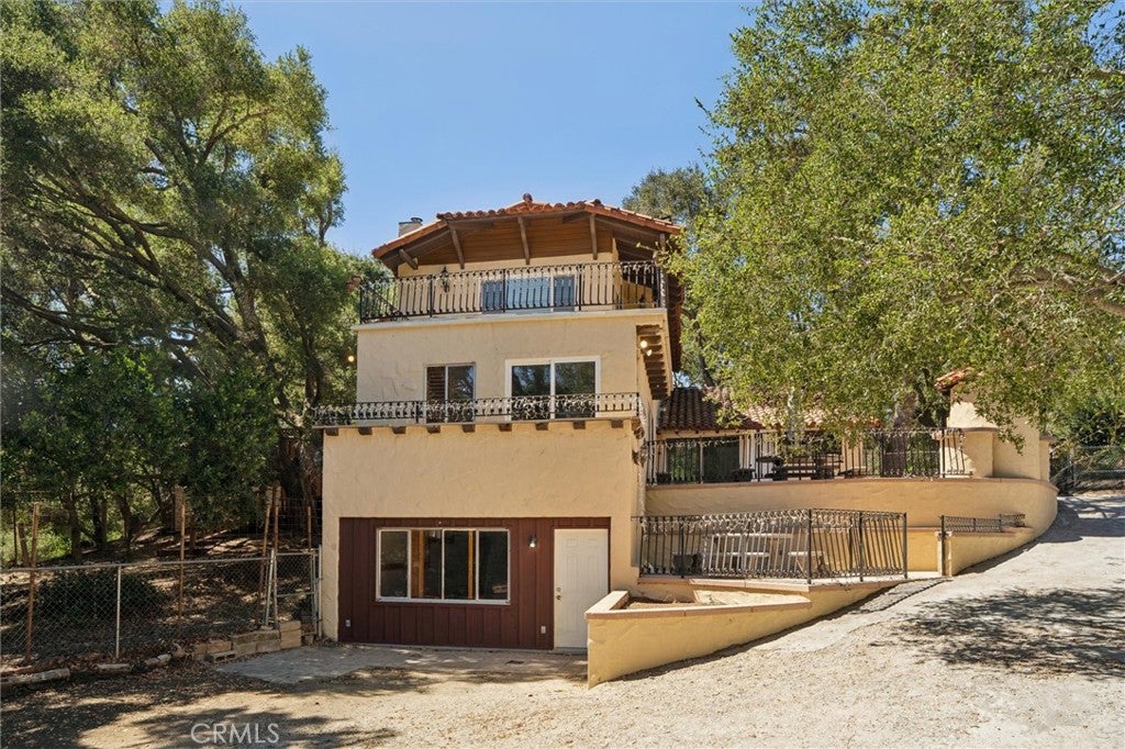 736 Crater Oak Drive