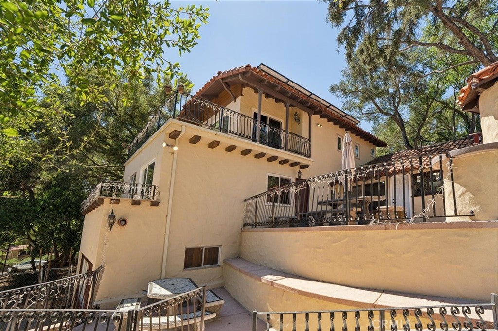 736 Crater Oak Drive