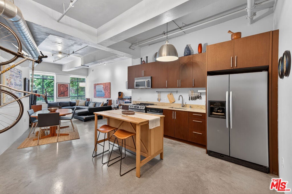 849 S Broadway 203, Los Angeles CA 90014