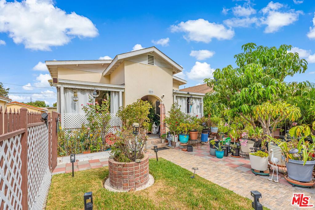 Photo of 1215 W 59th Street, Los Angeles, CA 90044 (MLS # 26996949)