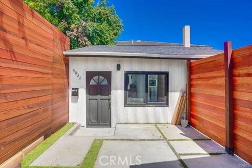 $$will be available  Aug 1st $$$  This furnished cozy bachelor ADU is located in the renowned Encino Commons neighborhood, known for its luxury homes and vibrant atmosphere. Furnished (comes with two sofa beds ,fridge ,microwave and some  kitchen accessories ,work desk but not computer, tv and tv stand ,drawer, if its not mentioned here it will not be part of furniture please text  for questions and you can bring pets weight restriction apply

Prime Location: Just a short walk to Encino Commons' shops, restaurants, supermarkets, cafes, and nightlife. Whether you're in the mood for drinks, hookah, or a visit to Paris Baguette, everything is at your doorstep!

Surrounded by multimillion-dollar homes

Convenient Parking: Enjoy your own private parking. Free street parking available Aug 1st