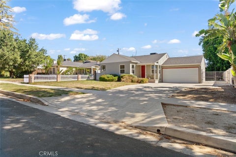 Photo of 8944 Darby Avenue, Northridge, CA 91325 (MLS # SR26219507)