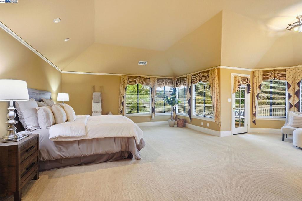BLACKHAWK C. C. - Residential