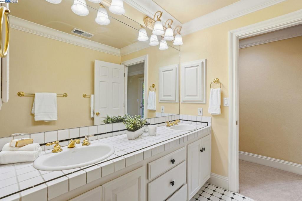 BLACKHAWK C. C. - Residential