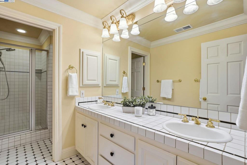 BLACKHAWK C. C. - Residential