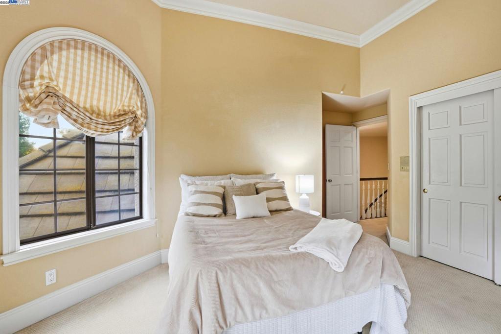 BLACKHAWK C. C. - Residential