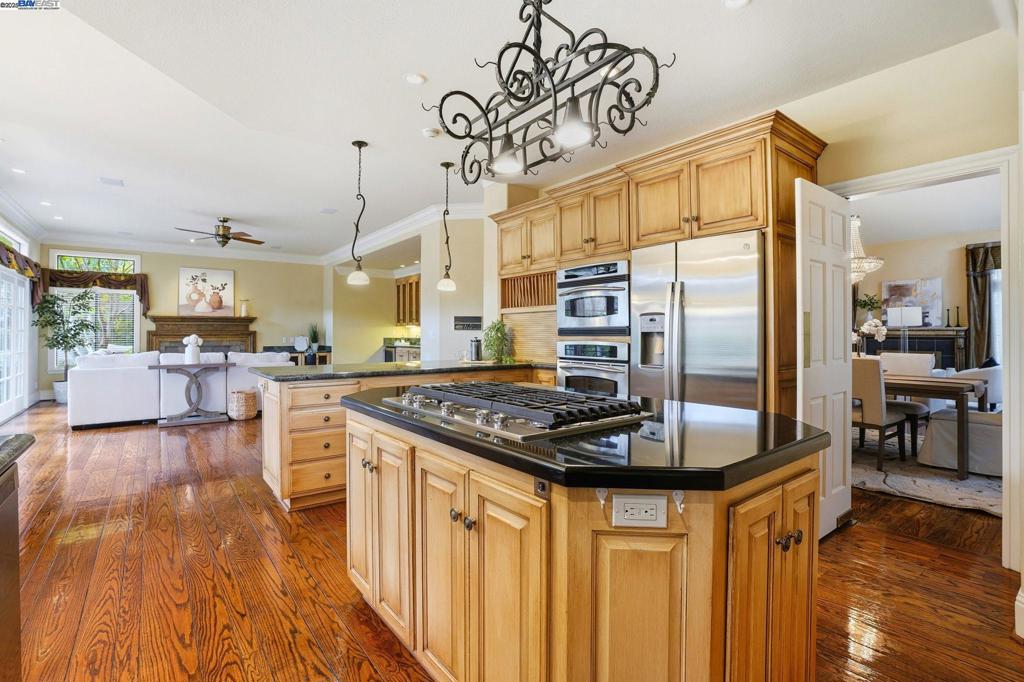 BLACKHAWK C. C. - Residential
