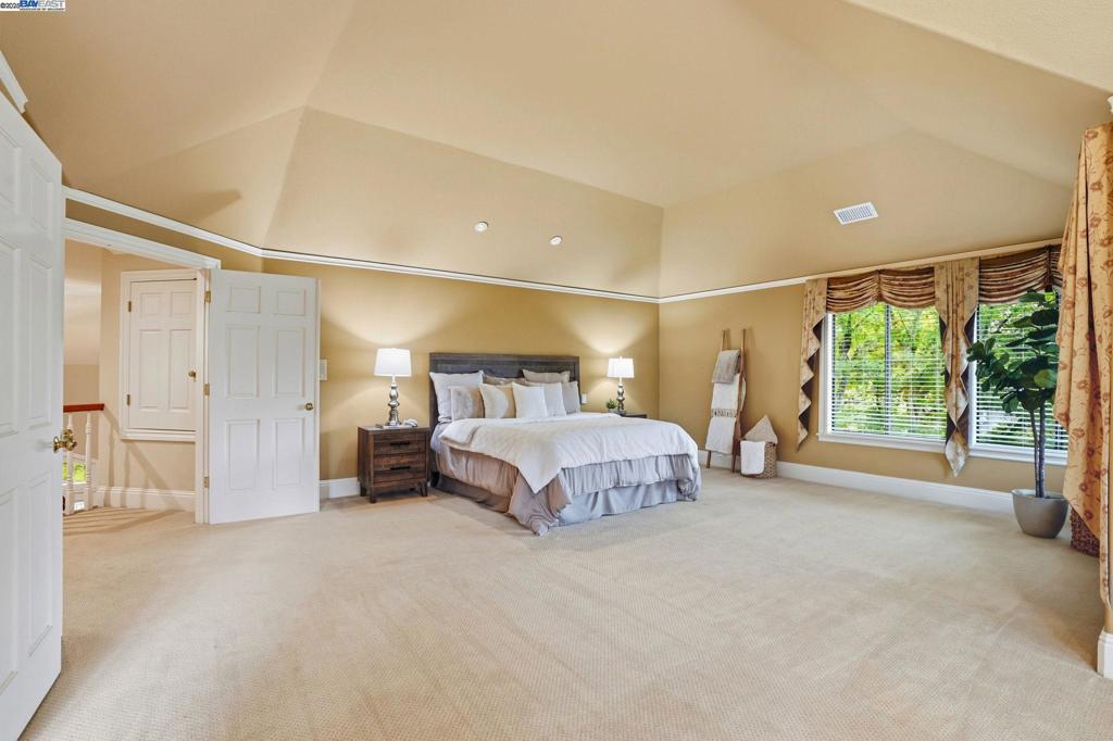 BLACKHAWK C. C. - Residential