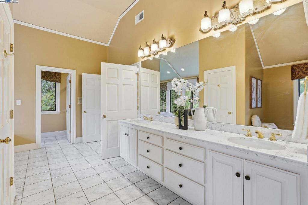 BLACKHAWK C. C. - Residential