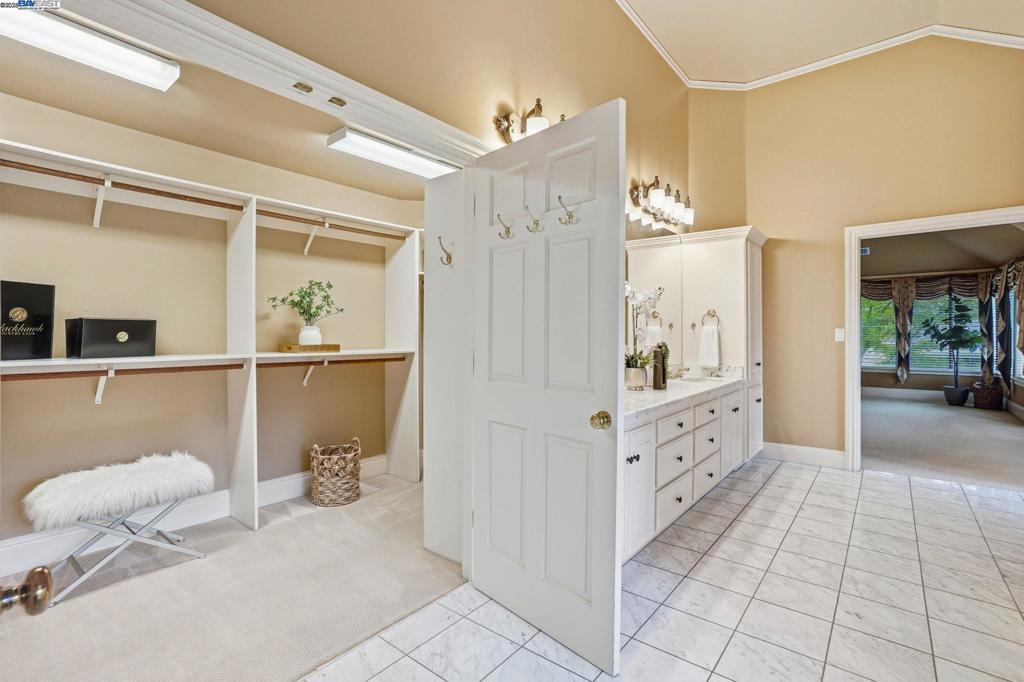BLACKHAWK C. C. - Residential