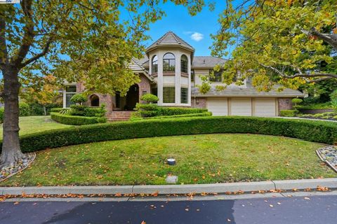 Photo of 5045 Blackhawk Dr Dr, Danville, CA 94506 (MLS # 41114802)