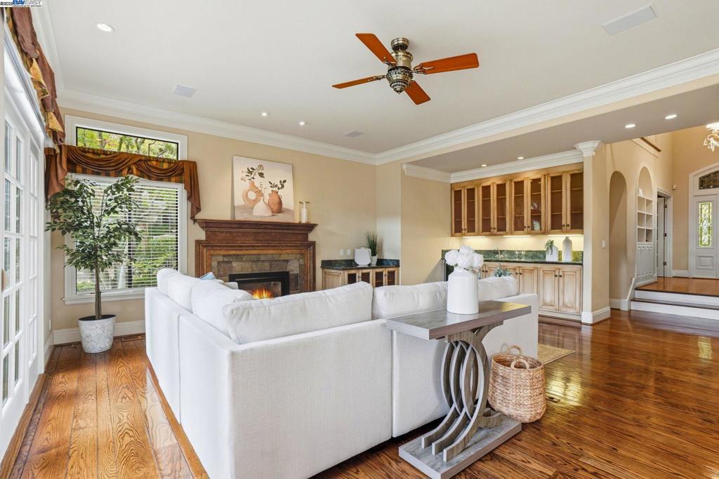 BLACKHAWK C. C. - Residential