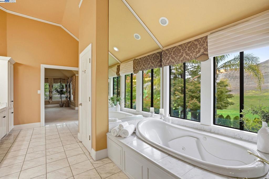 BLACKHAWK C. C. - Residential