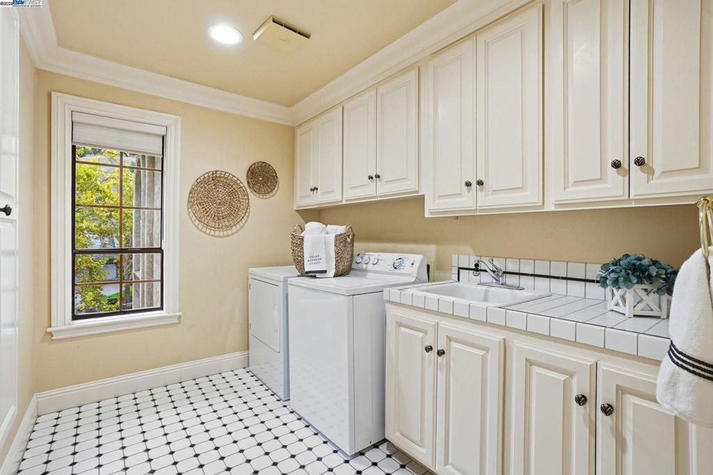 BLACKHAWK C. C. - Residential