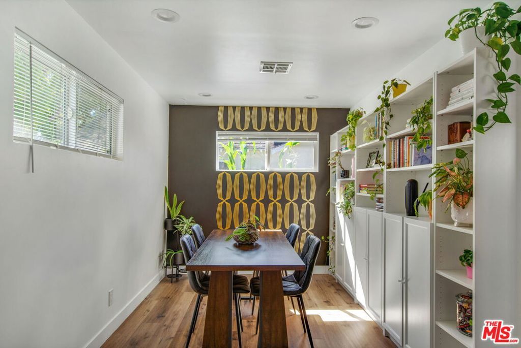 Photo of 6567 5th Avenue, Los Angeles, CA 90043 (MLS # 25609745)