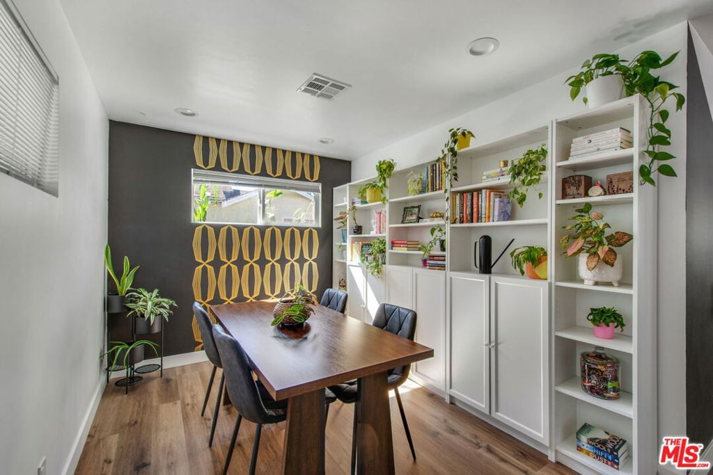 Photo of 6567 5th Avenue, Los Angeles, CA 90043 (MLS # 25609745)