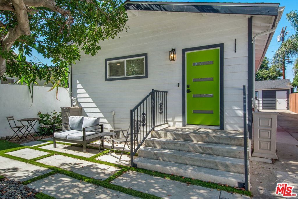 Photo of 6567 5th Avenue, Los Angeles, CA 90043 (MLS # 25609745)