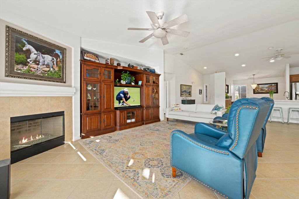 Las Brisas North - Residential