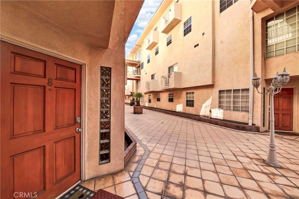 321 W. Queen St. Unit 8