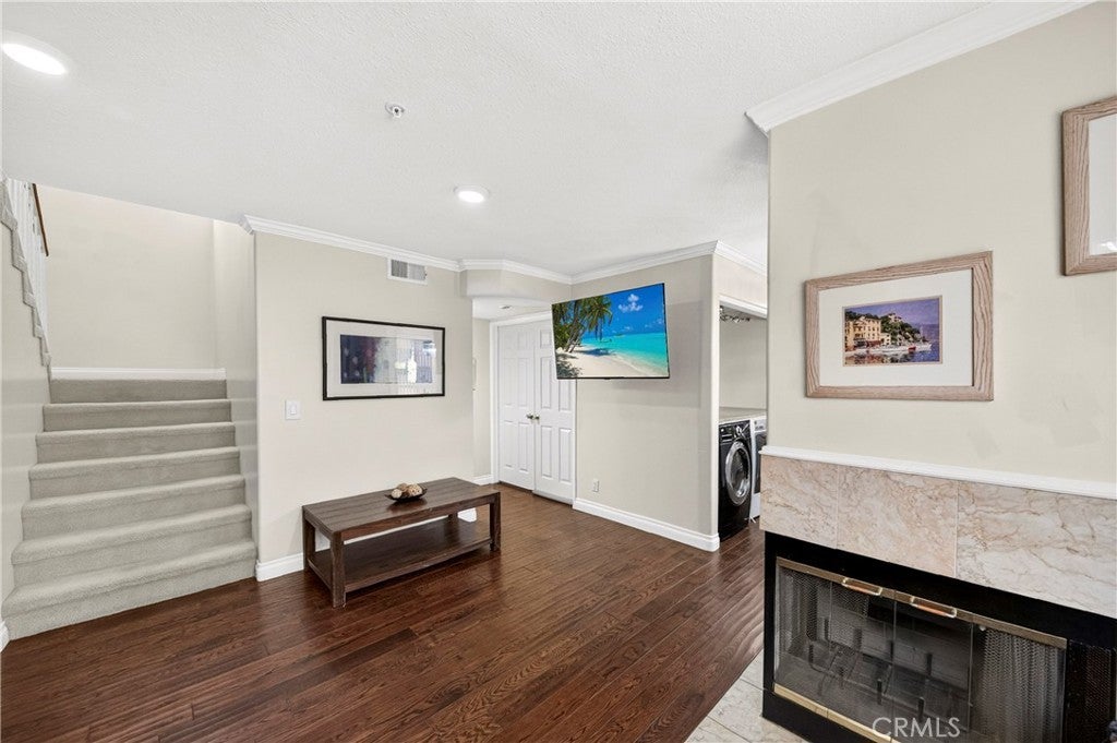 321 W. Queen St. Unit 8