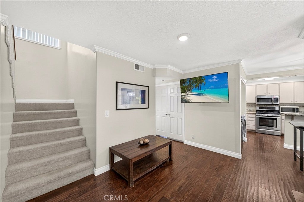 321 W. Queen St. Unit 8