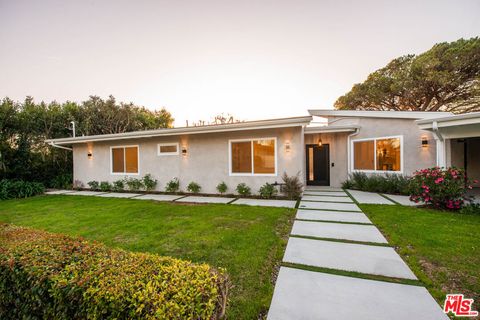 Photo of 645 Walther Way, Los Angeles, CA 90049 (MLS # 26736183)