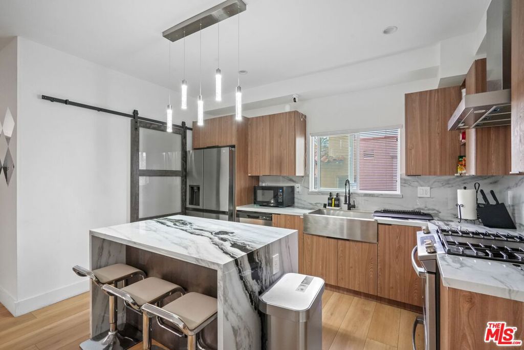 1842 S Sycamore Avenue