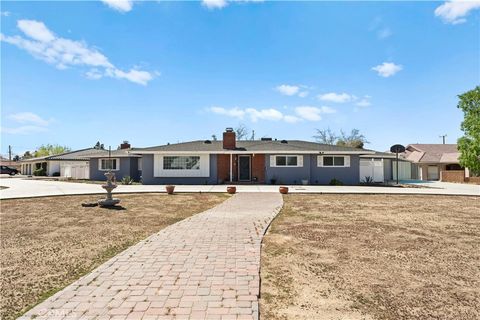 Photo of 14636 Choco Road, Apple Valley, CA 92307 (MLS # SW26000966)