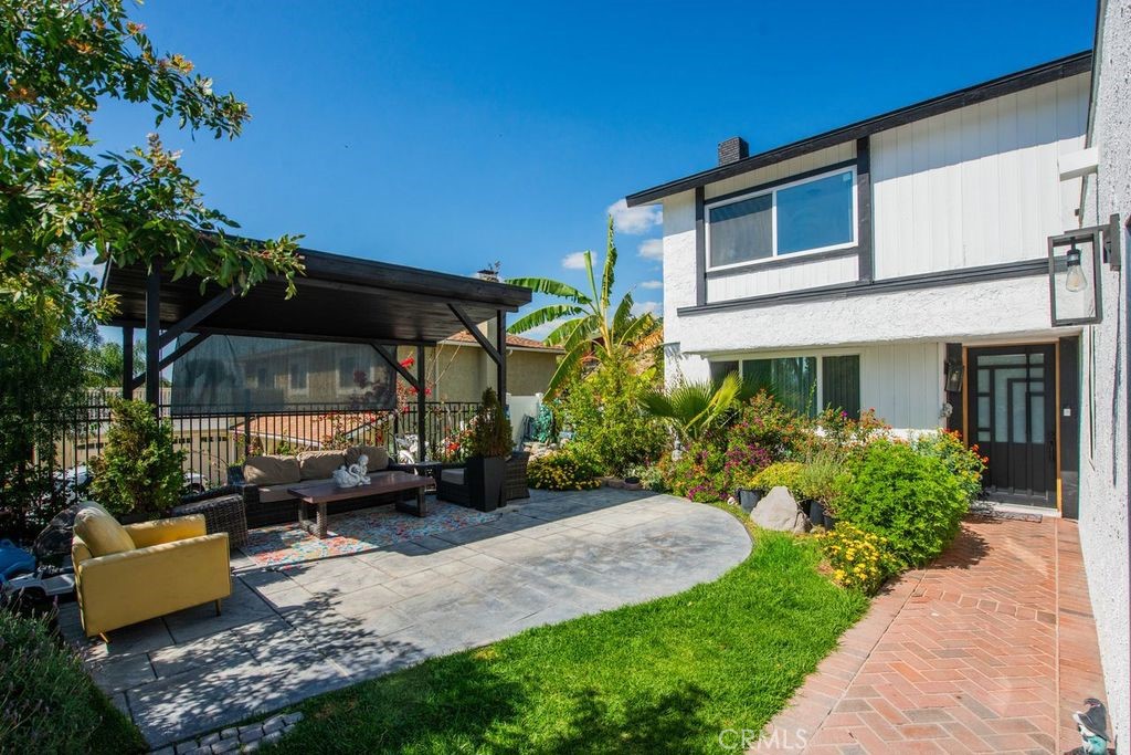 2057 Woodglen Street