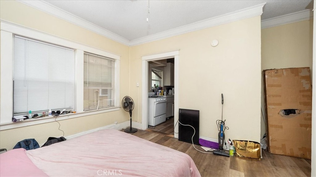 323 W 4th Street 201