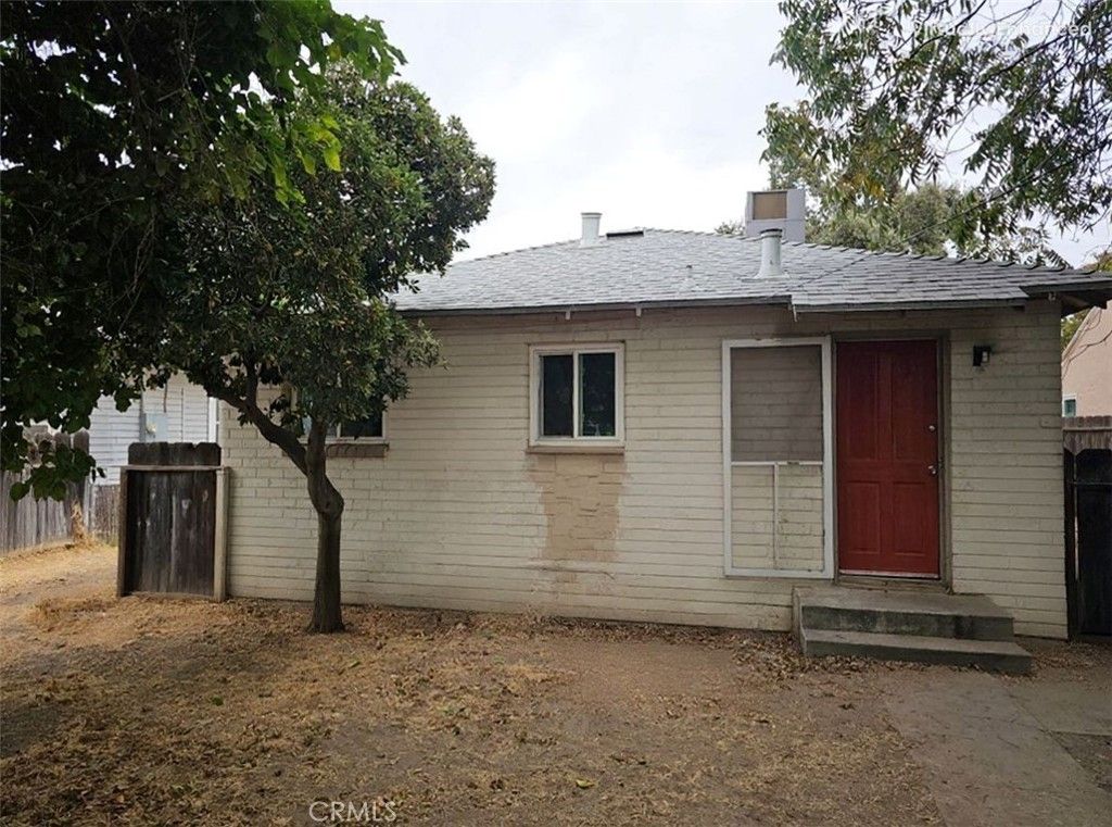 Photo of 114 N J Street, Madera, CA 93637 (MLS # FR25245341)