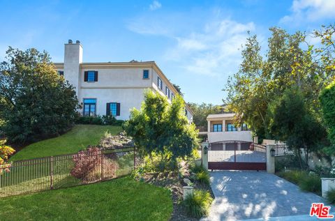 Photo of 17390 Tramonto Drive, Pacific Palisades, CA 90272 (MLS # 26673801)