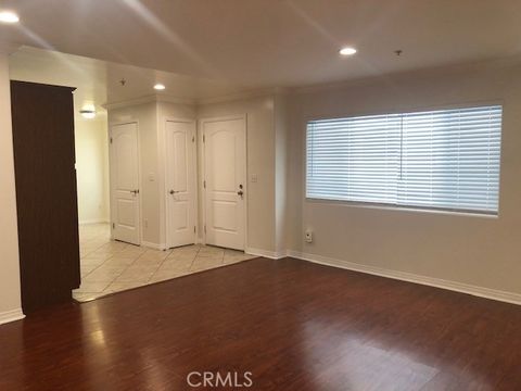 Photo of 13525 Vanowen Street #102, Van Nuys, CA 91405 (MLS # SR25250228) Photo of 13525 Vanowen Street #102, Van Nuys, CA 91405 (MLS # SR25250228)