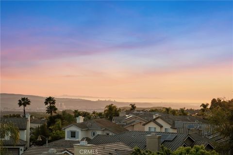 22 Sierra Blanco Lake Forest CA 92610