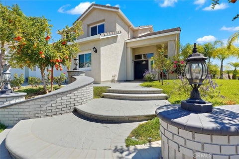 Photo of 28404 Rock Canyon DR, Saugus, CA 91390 (MLS # SR26195438)