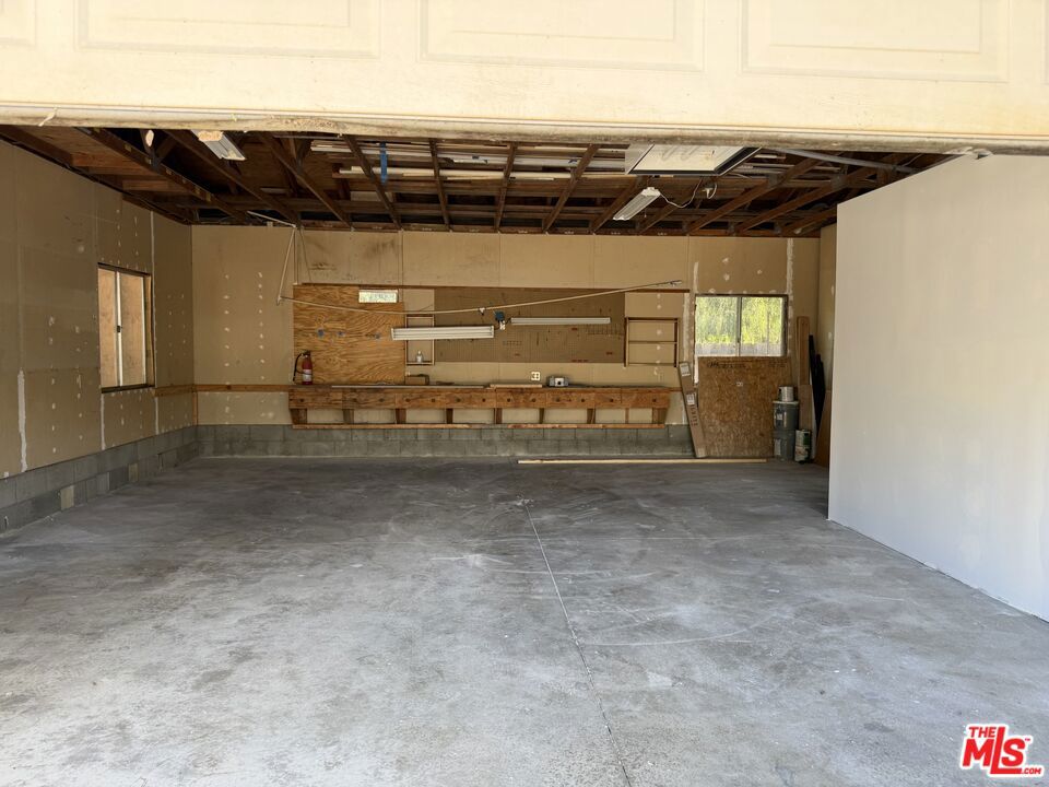 8729 N Ventura Avenue