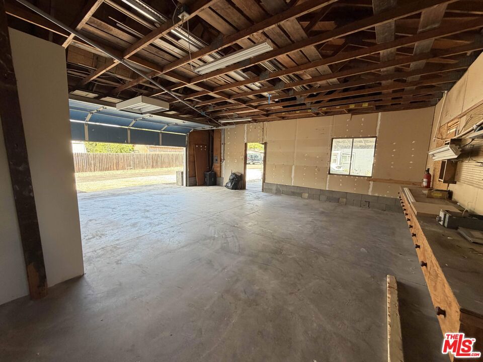 8729 N Ventura Avenue