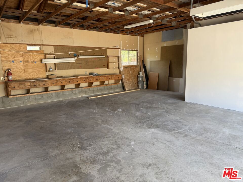 8729 N Ventura Avenue