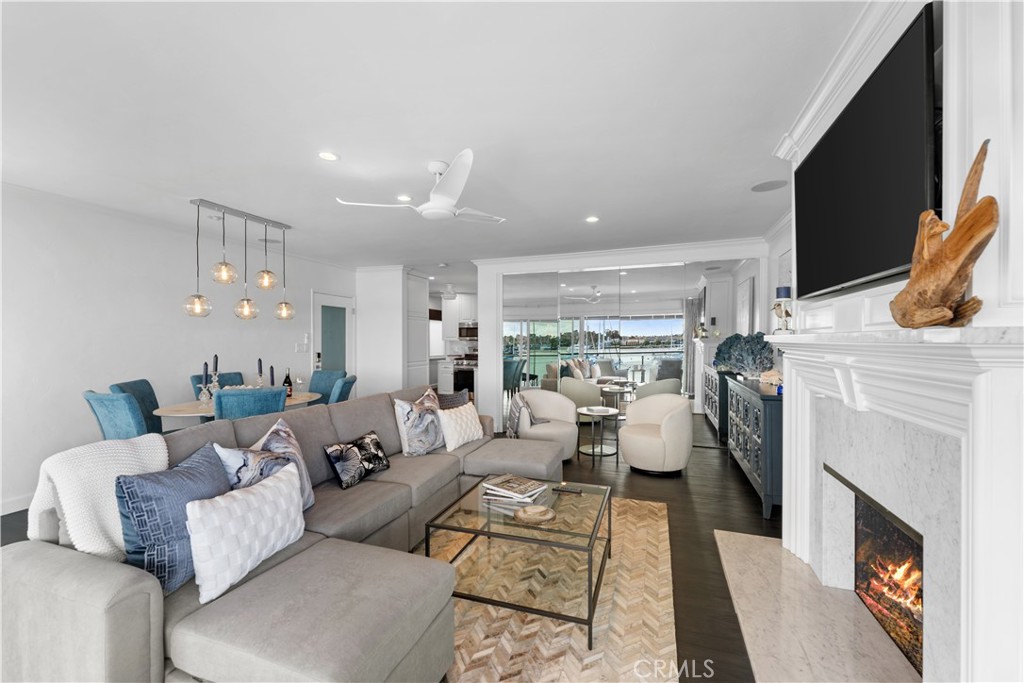215 E Edgewater Avenue