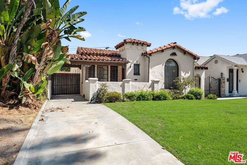 Photo of 2030 Pelham Avenue, Los Angeles, CA 90025 (MLS # 25609493)