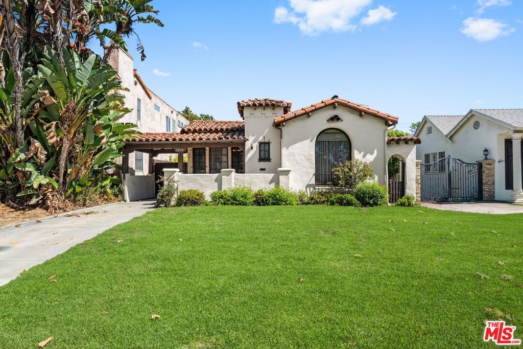 Photo of 2030 Pelham Avenue, Los Angeles, CA 90025 (MLS # 25609493)