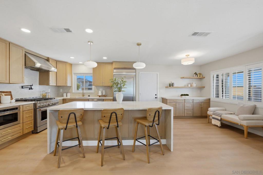 6034 Del Cerro Blvd