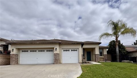 Photo of 15068 Knollwood Street, Lake Elsinore, CA 92530 (MLS # IG26142805)